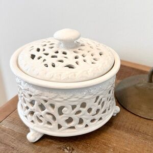 Ivory Trinket Or Candy Dish W/ Cover Ceramic Delicate Perforated Design Vintage